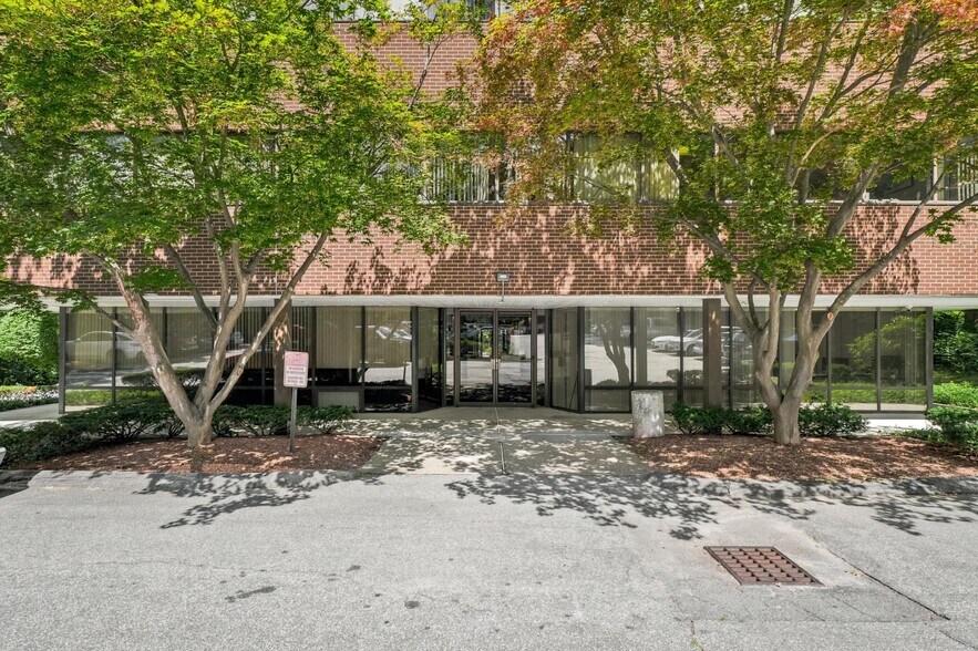 More Photos Of 71 Spit Brook Rd, Nashua Medical For Lease