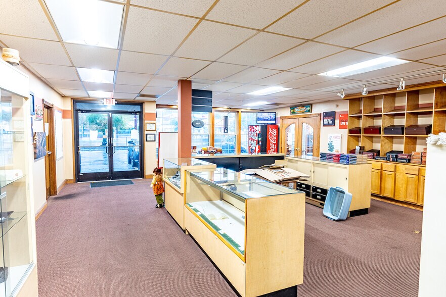 More Photos Of 9691 SE 82nd Ave, Happy Valley Storefront Retail Office For Sale