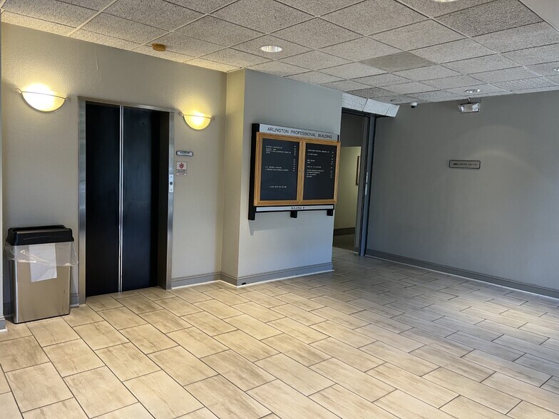 More Photos Of 6501 Arlington Expy, Jacksonville Office For Lease