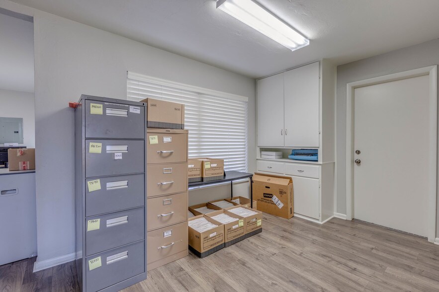 More Photos Of 1035 S Berry Rd, Norman Office For Sale