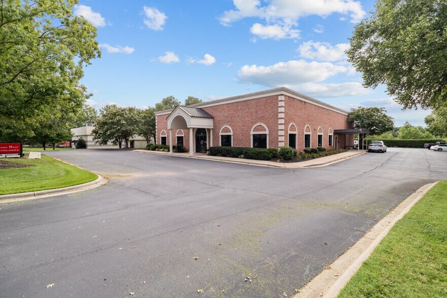 More Photos Of 147 Cedar Pointe Dr, Mooresville Research And Development For Lease