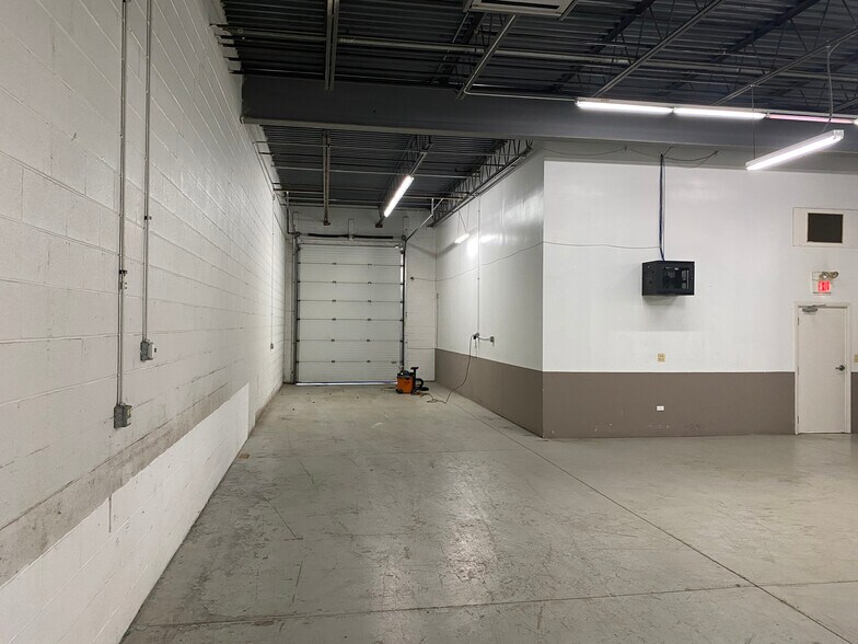 More Photos Of 1050 Ensell Rd, Lake Zurich Industrial For Sale