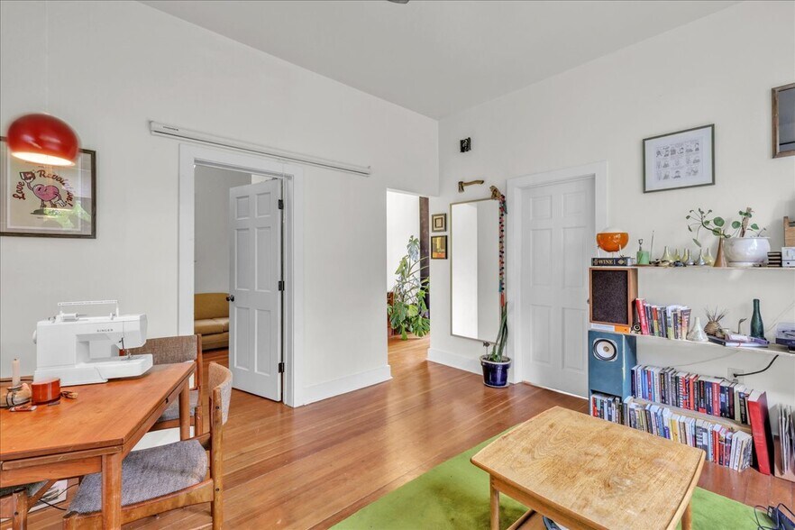 More Photos Of 172 16th Ave, Seattle Multifamily For Sale