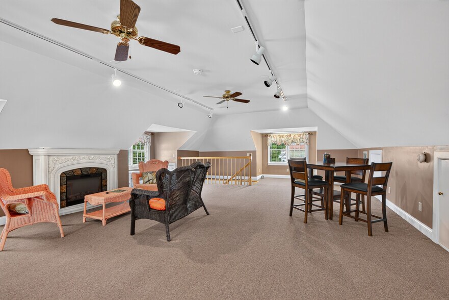 More Photos Of 122 N Locust St, Versailles Office For Sale