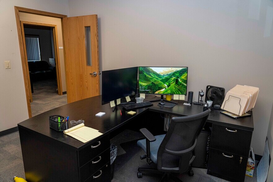 More Photos Of 1941 SW 6th St, Lincoln Warehouse For Sale