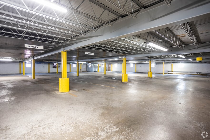 More Photos Of 2100 E High St, Springfield Apartments For Lease