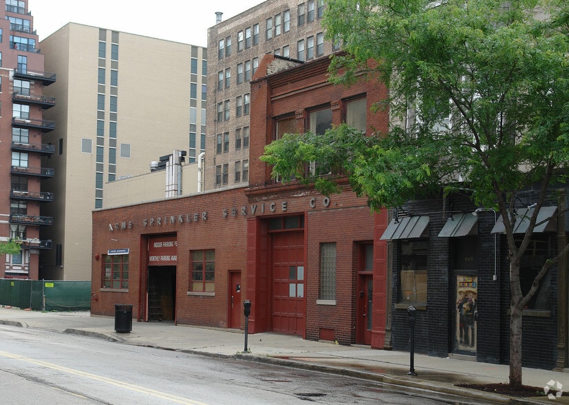 More Photos Of 645 S Clark St, Chicago Freestanding For Sale