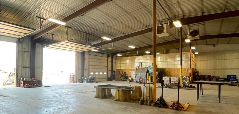 More Photos Of 14472 Commerce Park Blvd, Williston Warehouse For Sale