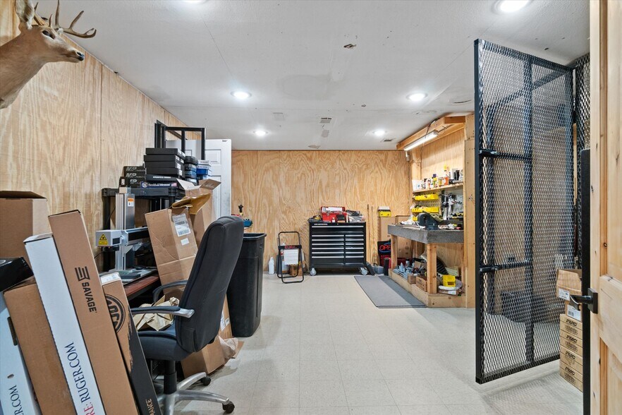 More Photos Of 701 E Pine St, Edgewood Flex For Lease