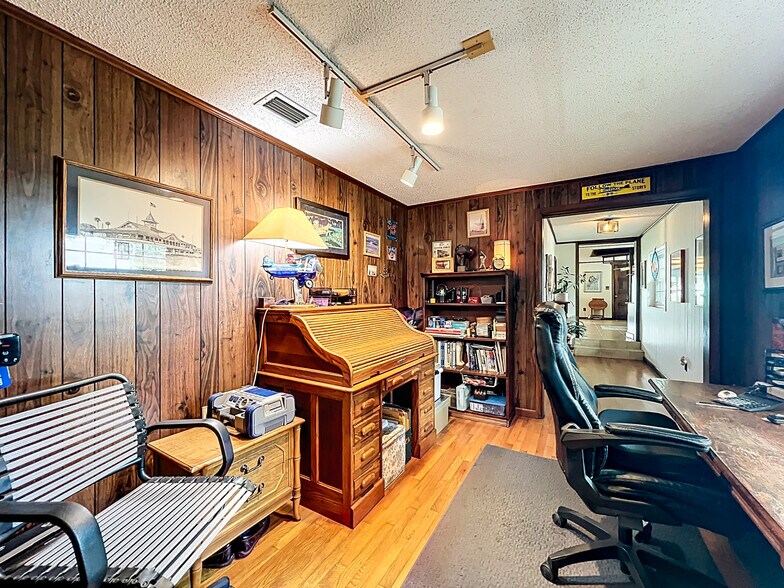 More Photos Of 7001 W Jones Ave, Mount Dora Airplane Hangar For Sale