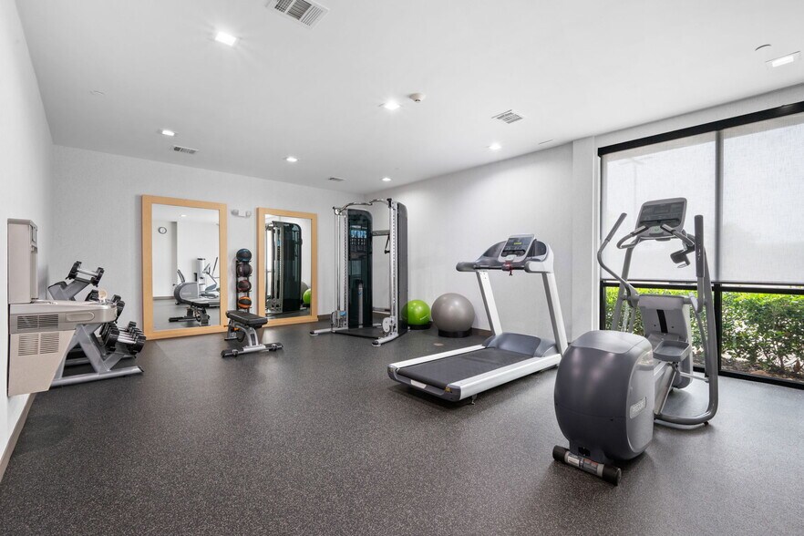 More Photos Of 5401 SW Loop 820, Fort Worth Hotel For Sale