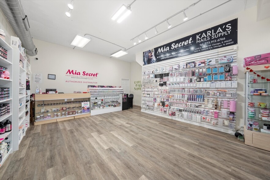 More Photos Of 1056 N Ashland Ave, Chicago Storefront Retail Residential For Lease