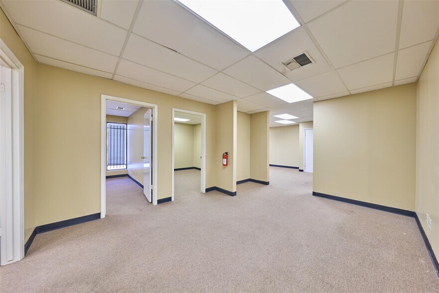 More Photos Of 1300 S Frazier St, Conroe Unknown For Lease