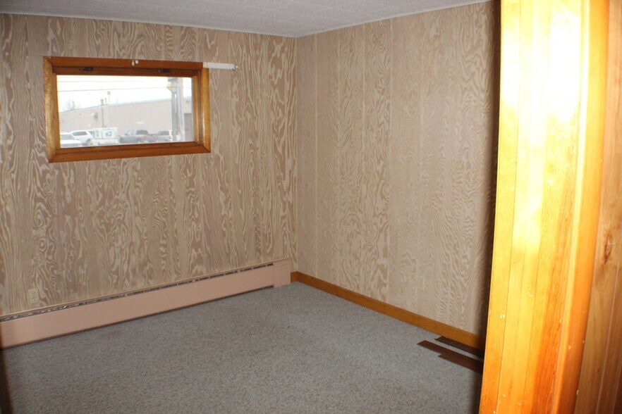 More Photos Of 1009 Jefferson St, Algoma General Retail For Sale