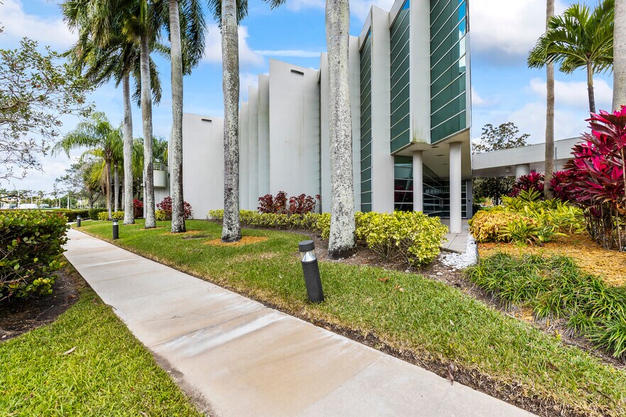 More Photos Of 1455 N Park Dr, Weston Unknown For Lease