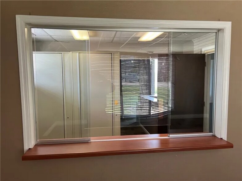 More Photos Of 909 N Logan Ave, Danville Medical For Sale