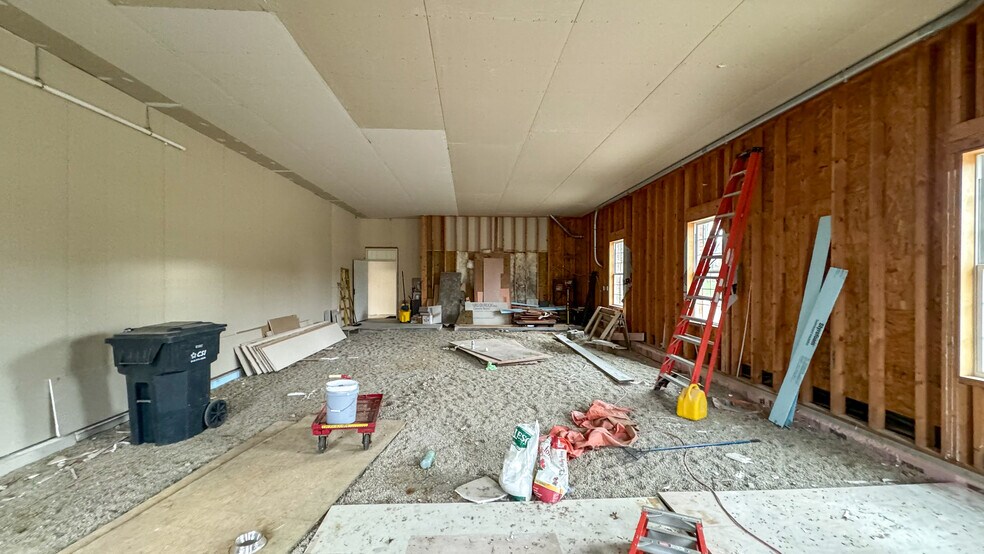 More Photos Of 5901 Montclair Blvd, Milford Office For Lease