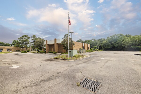 More Photos Of 1749 Gordon Hwy, Augusta Bank For Lease