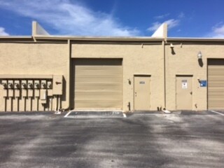 More Photos Of 6808-6832 Hanging Moss Rd, Orlando Showroom For Lease