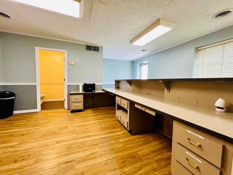More Photos Of 414 Public Sq, Columbia Office For Sale