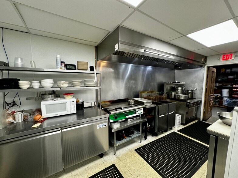 More Photos Of 134 E Market St, Colchester Restaurant For Sale