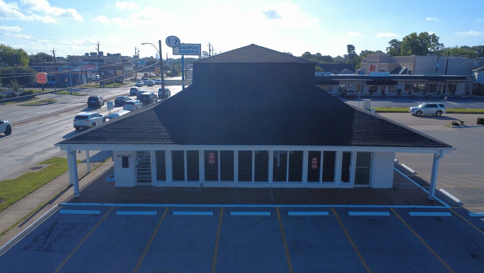 More Photos Of 14501-14525 Memorial Dr, Houston Unknown For Lease