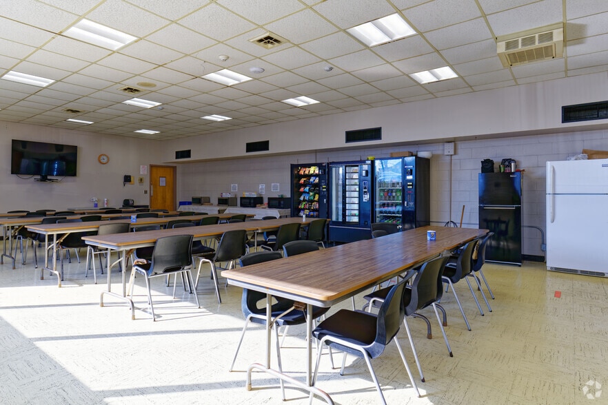 More Photos Of 293 Patriot Way, Rochester Manufacturing For Sale