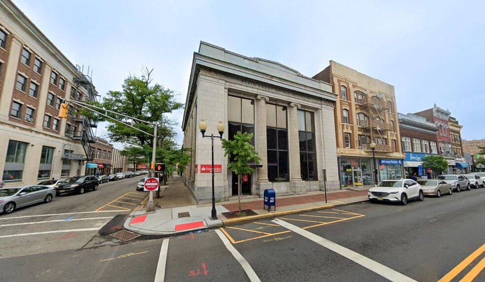 Primary Photo Of 210 Smith St, Perth Amboy Bank For Lease