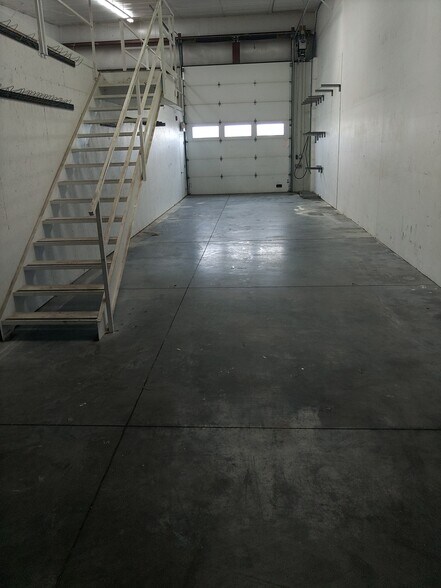 More Photos Of 3235 N 33rd St, Lincoln Warehouse For Lease