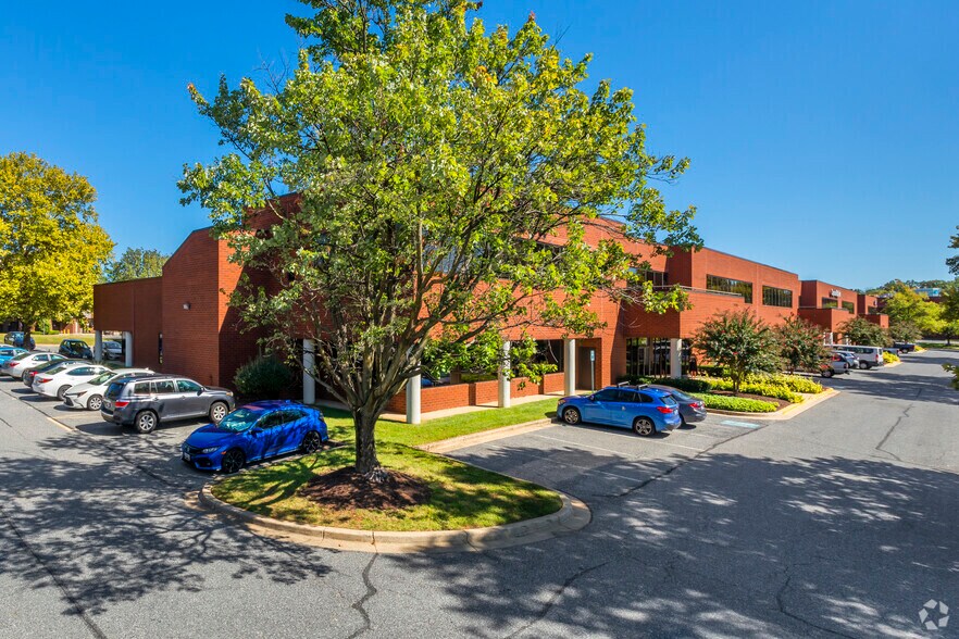 More Photos Of 15870-15892 Gaither Dr, Gaithersburg Light Manufacturing For Lease