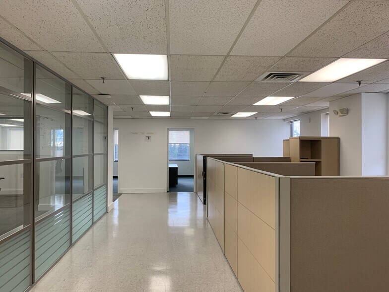 More Photos Of 1 Barry Pl, Stamford Light Manufacturing For Lease