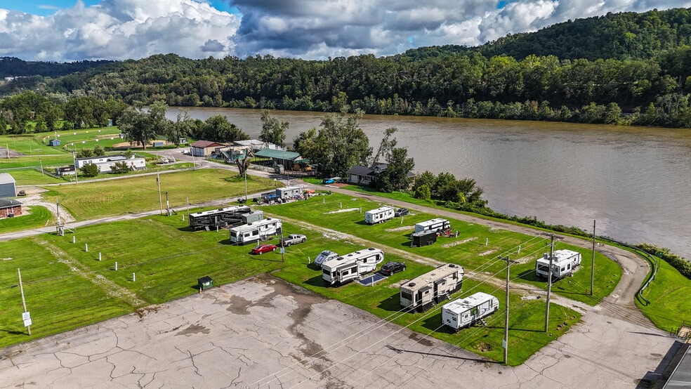 More Photos Of 38140 OH-7, Newport Showroom For Sale