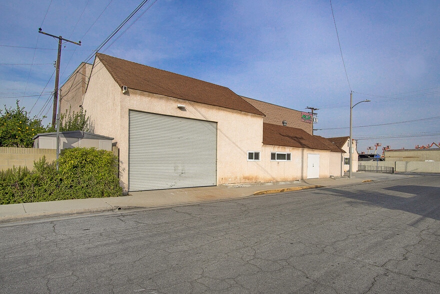 More Photos Of 17303 Roseton Ave, Artesia Warehouse For Lease