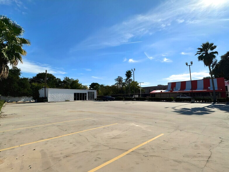 More Photos Of 8939 Long Point Rd, Houston Freestanding For Sale