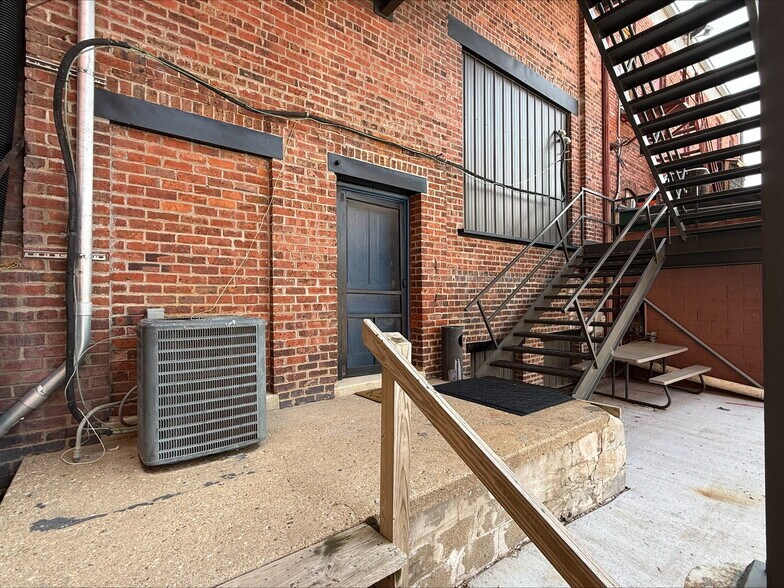 More Photos Of 216 S Main St, Monmouth Office For Lease