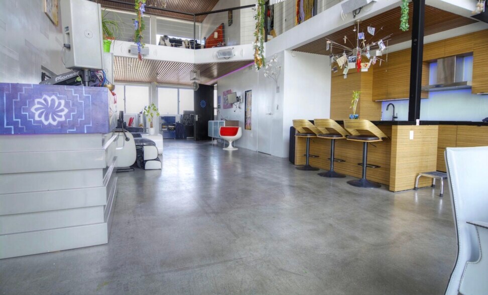 More Photos Of 32-32 Steinway St, Long Island City Loft Creative Space For Lease