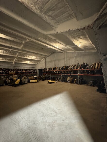 More Photos Of 2800 Delano St, Pensacola Warehouse For Lease