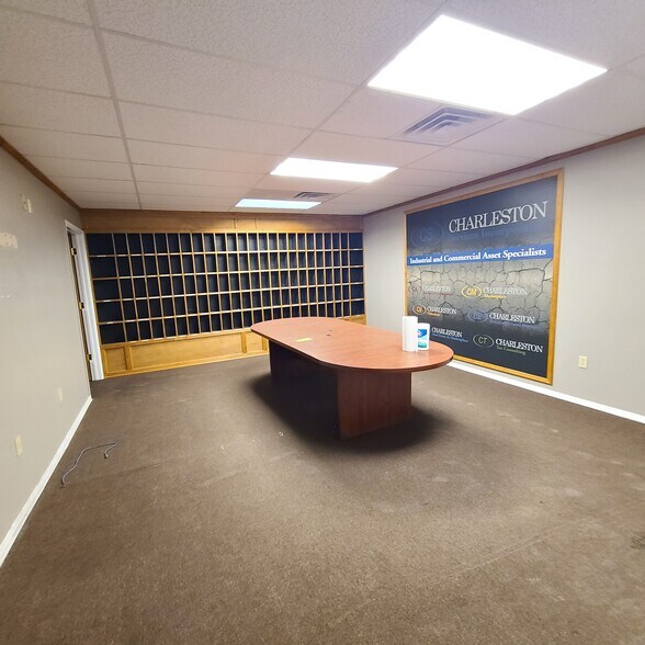 More Photos Of 433 Council Dr, Fort Wayne Flex For Lease