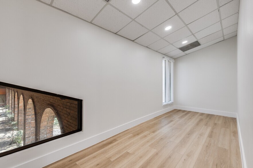 More Photos Of 12989 Jupiter Rd, Dallas Office For Sale