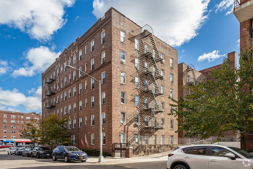 More Photos Of 111-56 76th Dr, Forest Hills Apartments For Lease