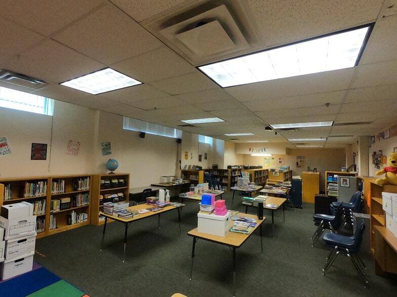 More Photos Of 260 Edmund Ave, Saint Paul Schools For Lease
