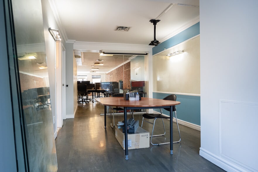 More Photos Of 1583 Rue Saint-Hubert, Montréal Storefront Retail Office For Sale