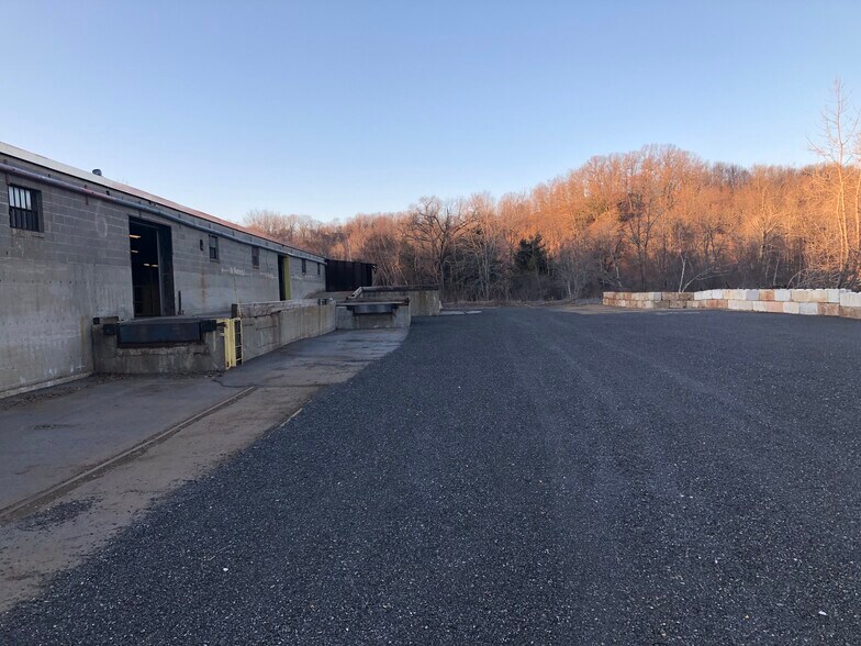 More Photos Of 1 Reisner Way, Clinton Manufacturing For Lease