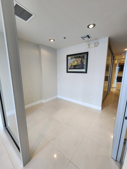 More Photos Of 18501 Pines Blvd, Pembroke Pines Office For Lease