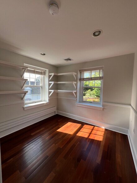 More Photos Of 98 Darby Rd, Paoli Office Residential For Lease