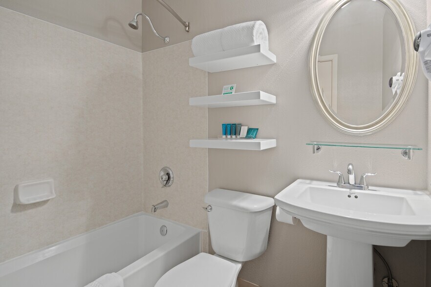 More Photos Of 2301 3rd Ave, Seattle Hotel For Sale