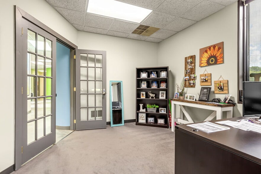 More Photos Of 115 Pomona Dr, Greensboro Office Residential For Lease