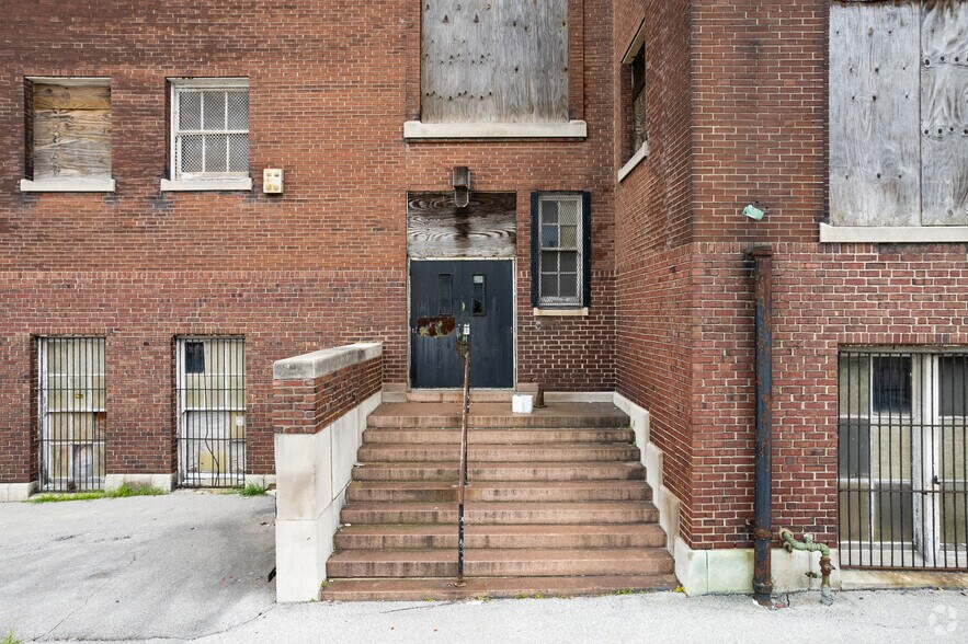 More Photos Of 3974 Sarpy Ave, Saint Louis Office For Sale