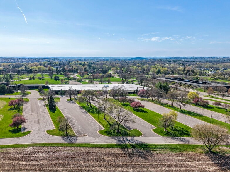 More Photos Of 1 Qbe Way, Sun Prairie Unknown For Lease