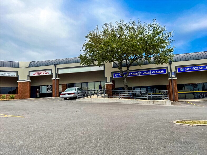 More Photos Of 7530 Bandera Rd, San Antonio Storefront For Lease